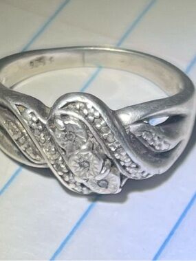 Sterling Floral Twist Ring in Silver